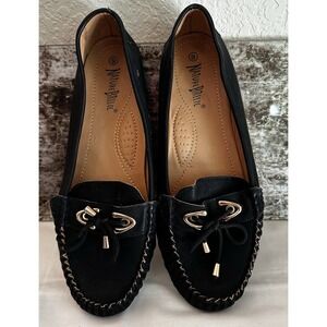 Women's Natures Balance Flats/ Moccasin Style Black And Gold . New Size 9